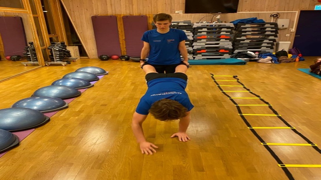 Øvelsen trillebår på Talentskolen
