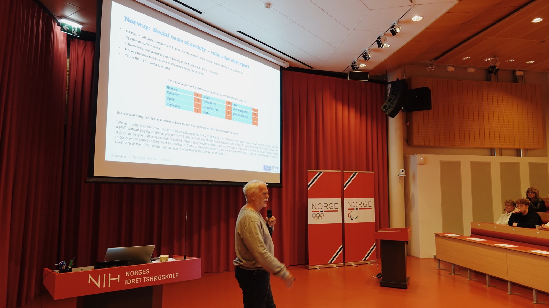 Dr. Hartmut Sandner har gjennom 30 år vært leder for Department Strategy and Knowledge Management ved det tyske forskningsinstituttet for eliteidrett (IAT) i Leipzig. Han har en unik kunnskap om den norske toppidrettsmodellen. (Foto: Eline Aase).