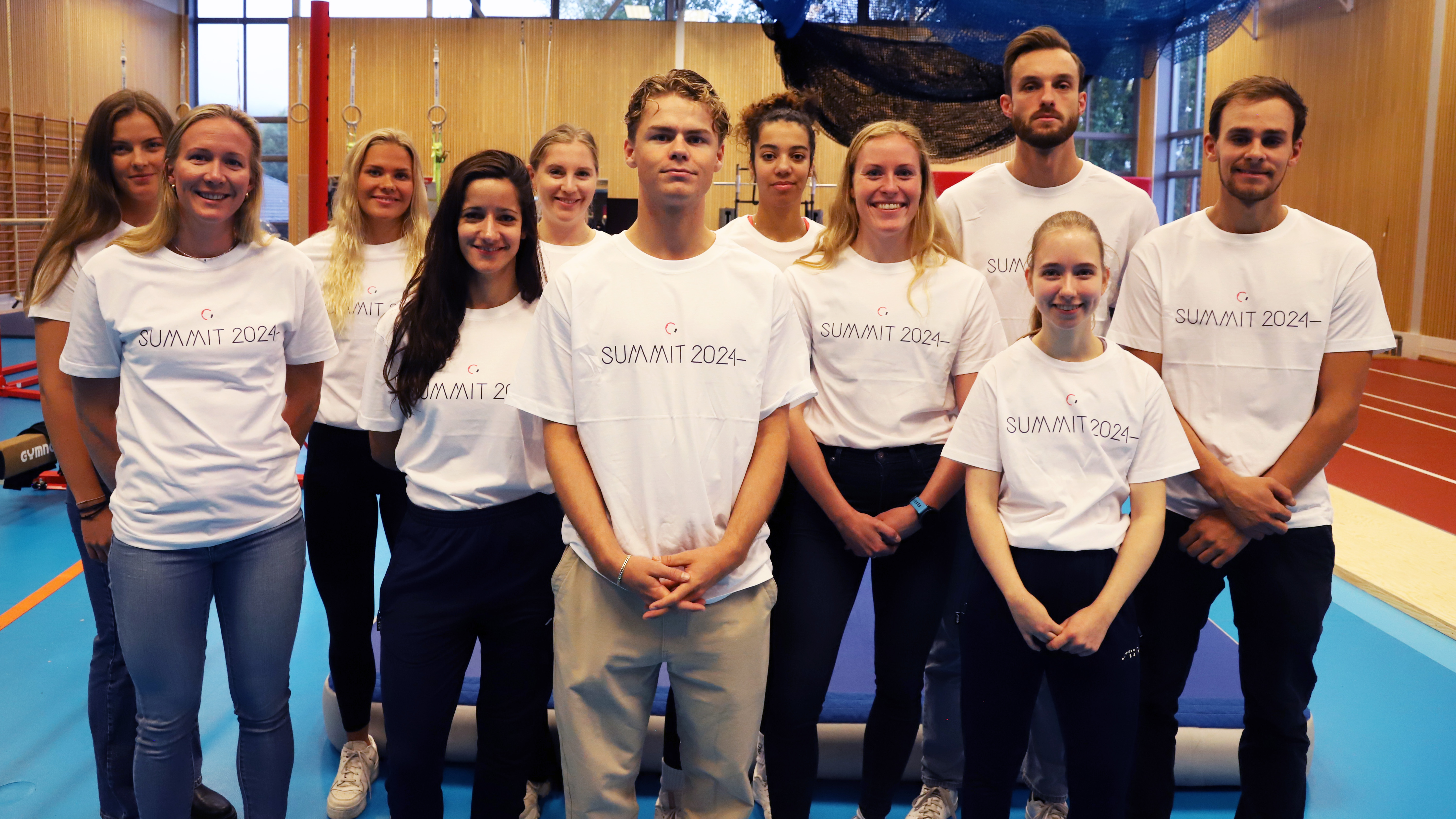 Ti idretter, 130 utøvere, sammen som ett lag. Sammen mot ett mål. Fra venstre: Line Flem Høst, Siri Kristiansen, Ingeborg Vassbakk Løyning, Aida Husic Dahlen, Jenny Rørvik, Elias Nilsen, Eliza Frazier Haugen, Lotte Miller, Richard Ordemann, Nora Korneliussen og Henrik Larsen. 

Foto: Geir Owe Fredheim / Team Norway