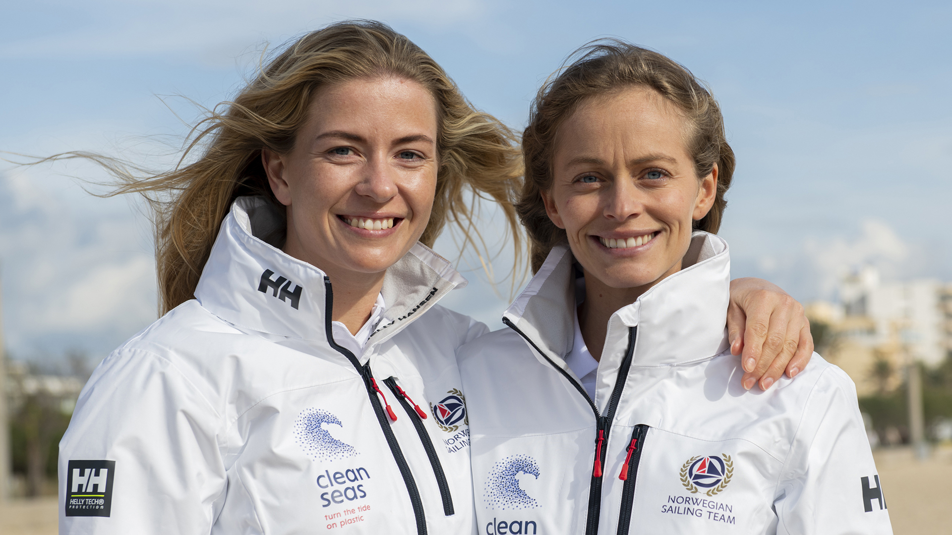 Helene Næss og Marie Rønningen er to av elleve utøvere som har skrevet en kronikk om rammevilkårene i toppidretten. 